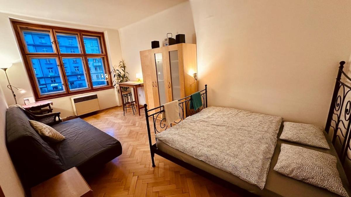 Appartamento Sunny With Balcony Near Castle With Castle View Praga