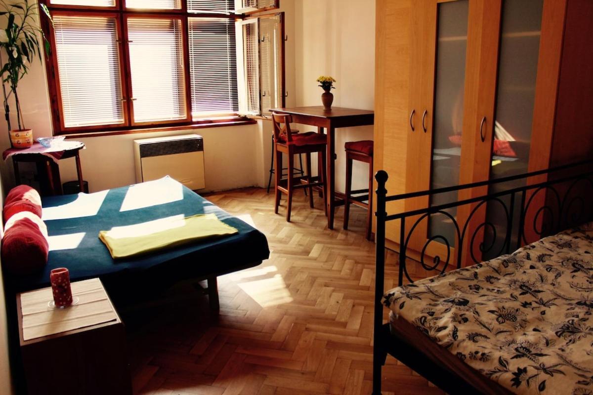 Apartment Sunny With Balcony Near Castle With Castle View